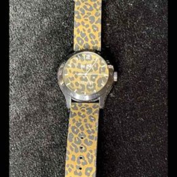 COACH WOMEN'S LEOPARD/ OCELOT WRISTWATCH! - Picture 3 of 4